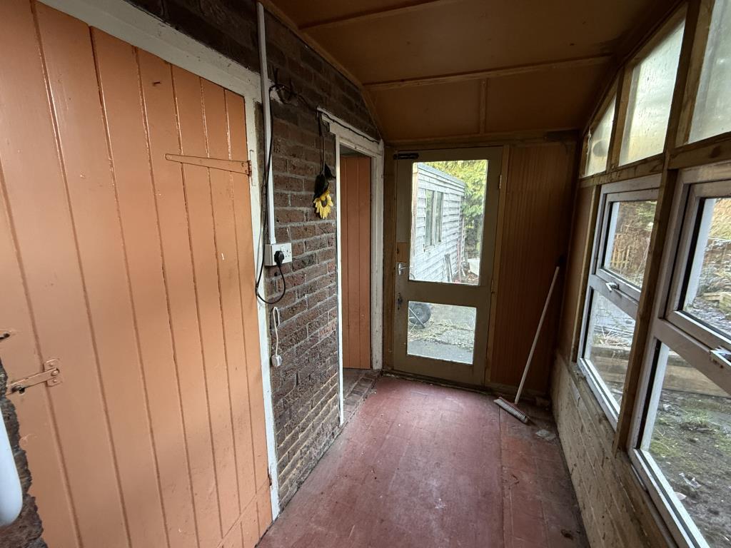 Lot: 158 - SEMI-DETACHED HOUSE IN NEED OF REFURBISHMENT - Rear Hall in Semi in need of Refurbishment